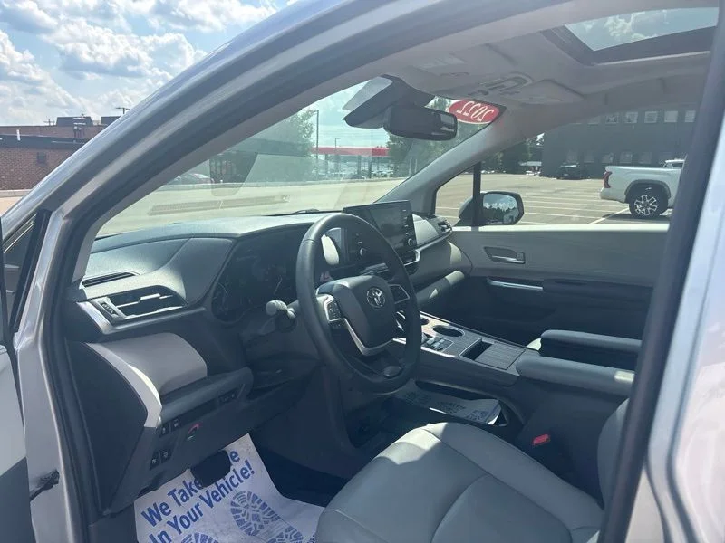 Used 2022 Silver Toyota XLE image 27