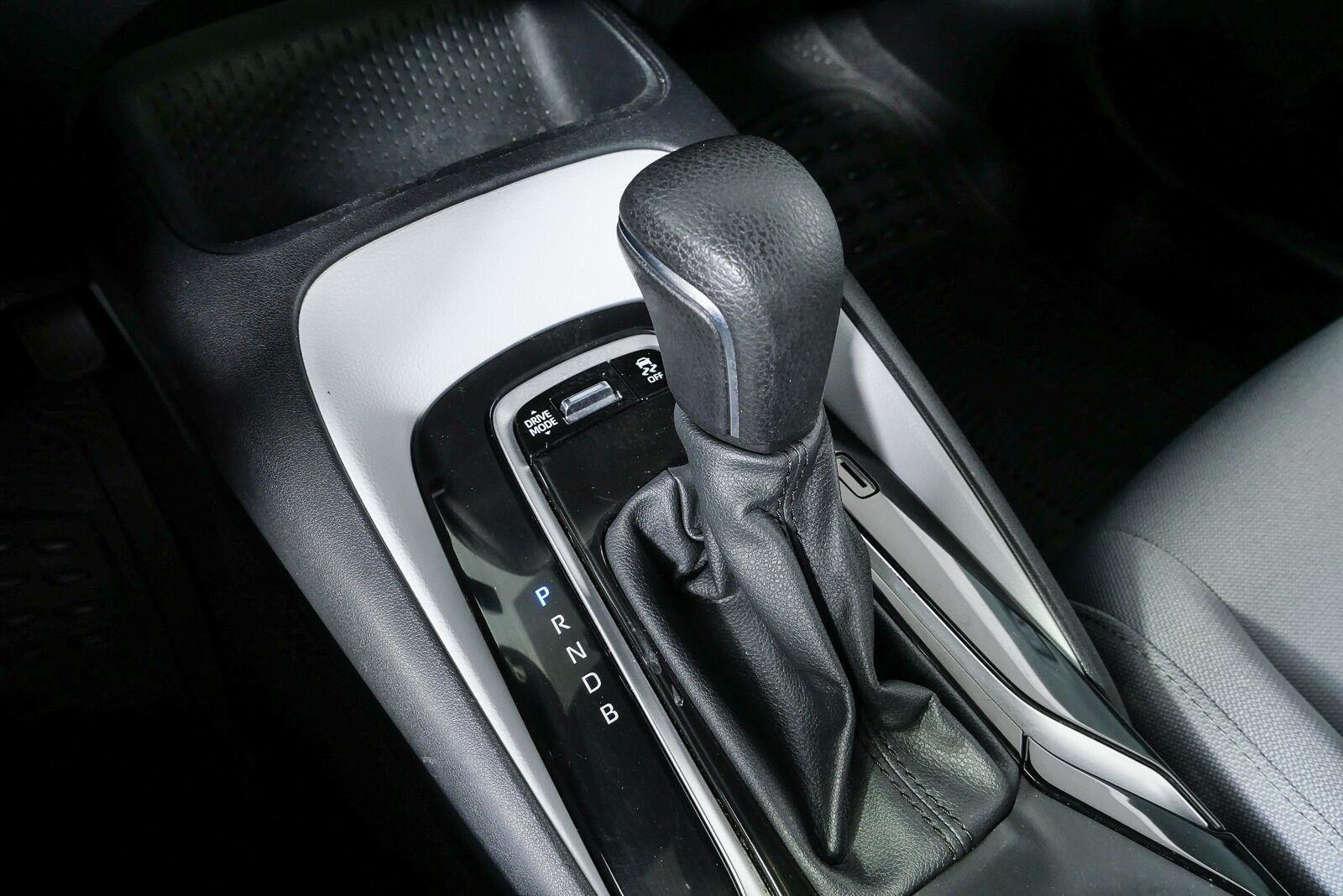 2025 Toyota Corolla SE - Photo 16
