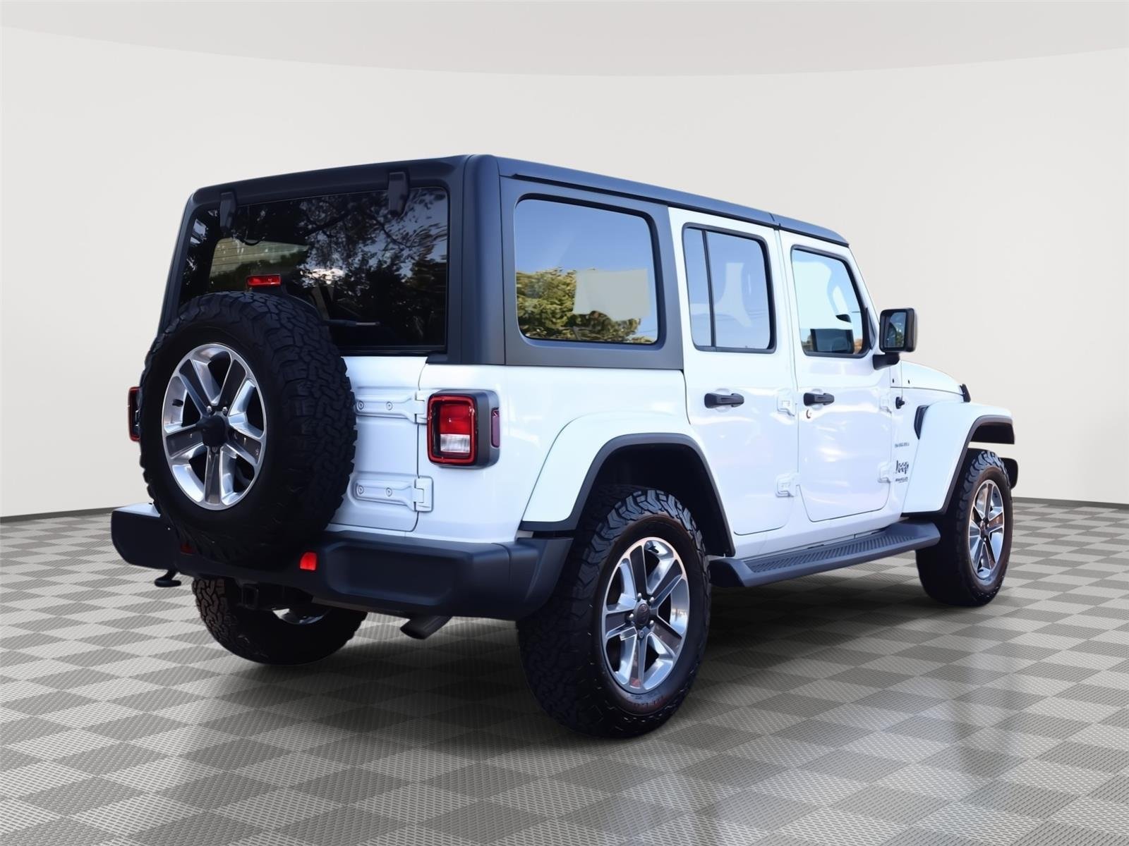 Used 2020 Bright White Clearcoat Jeep Sahara image 7