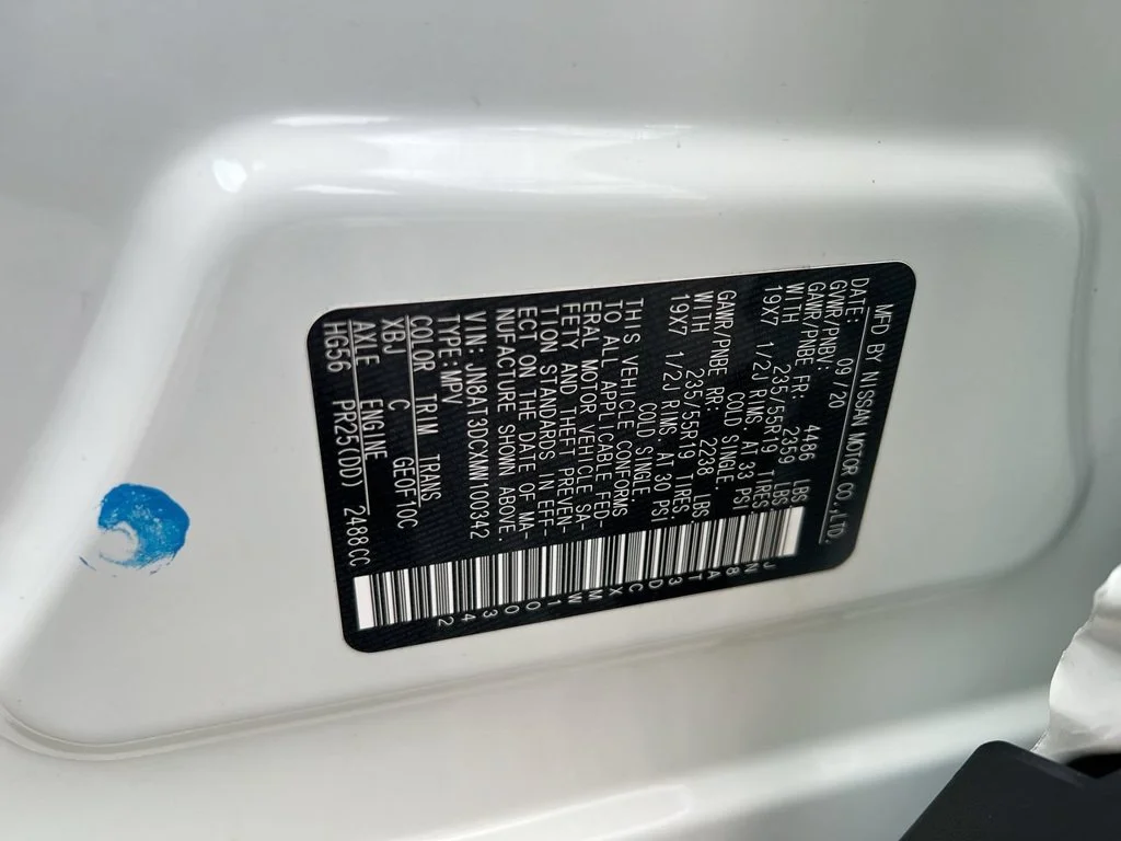 Used 2021 Pearl White Nissan Platinum image 23