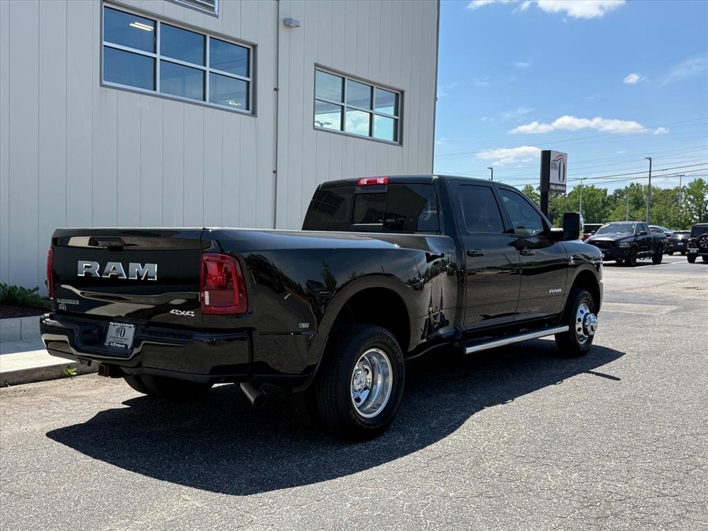 Used 2025 Diamond Black Crystal Pearl Coat Ram Laramie image 3