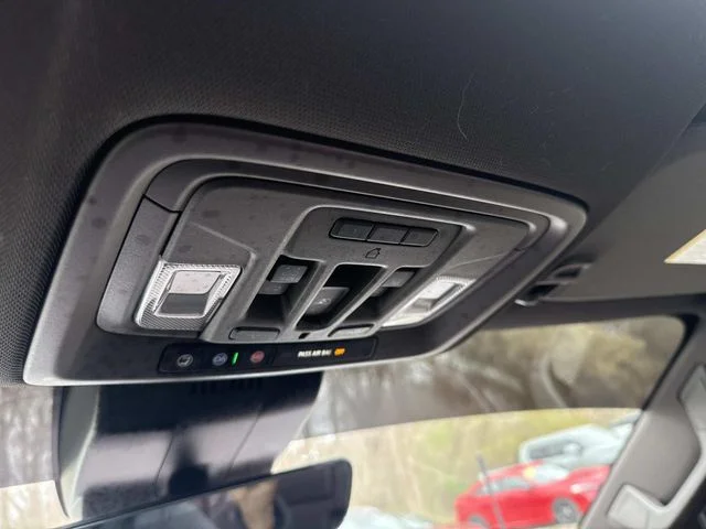 Used 2025 White GMC Denali image 28