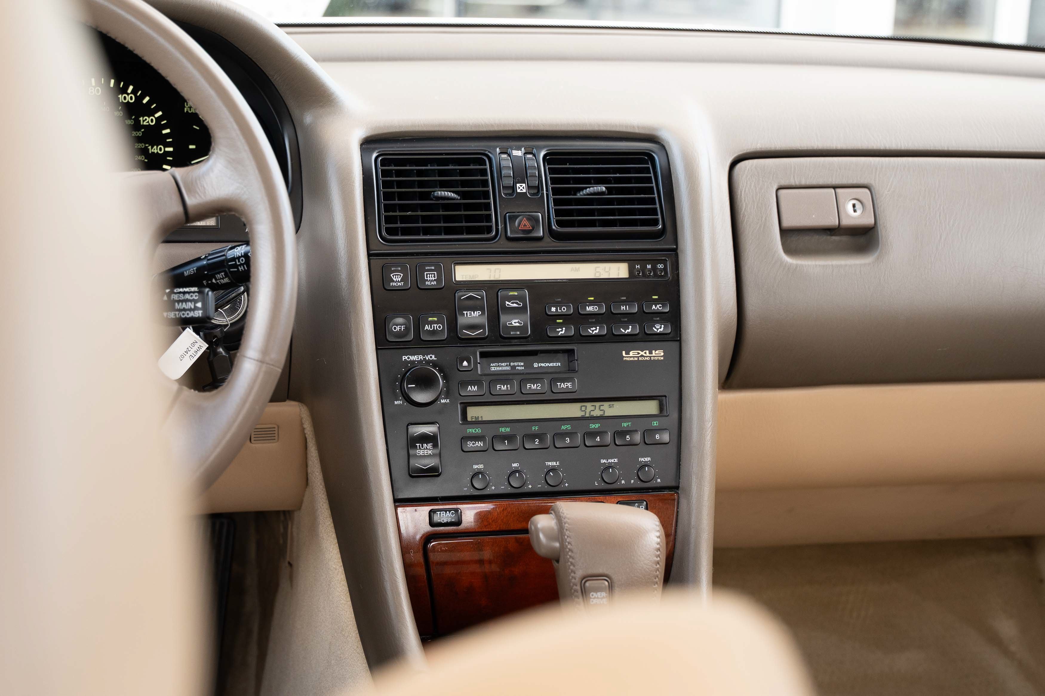 Used 1992 White Lexus 400 image 10