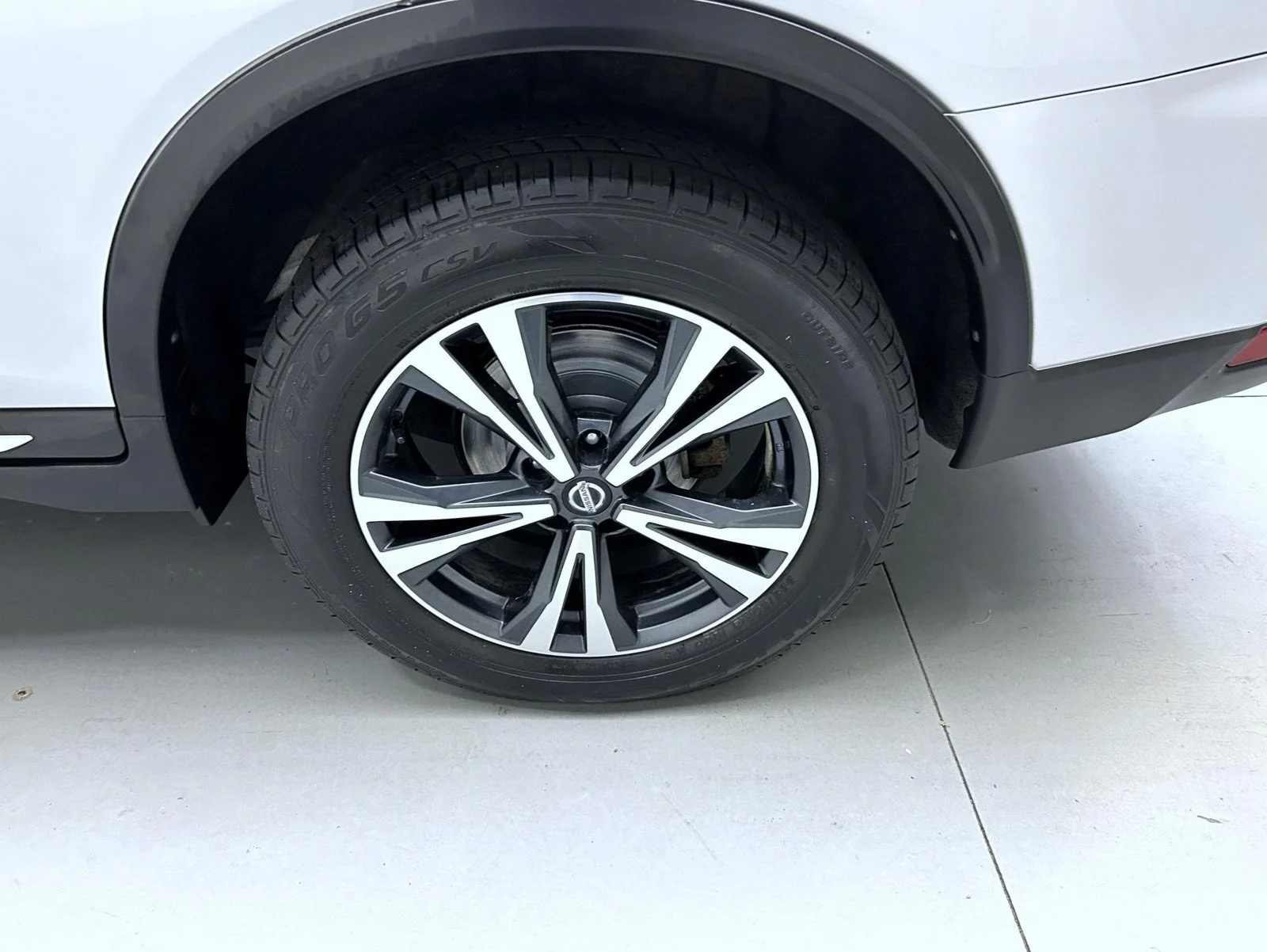 Used 2018 Silver Nissan SL image 22