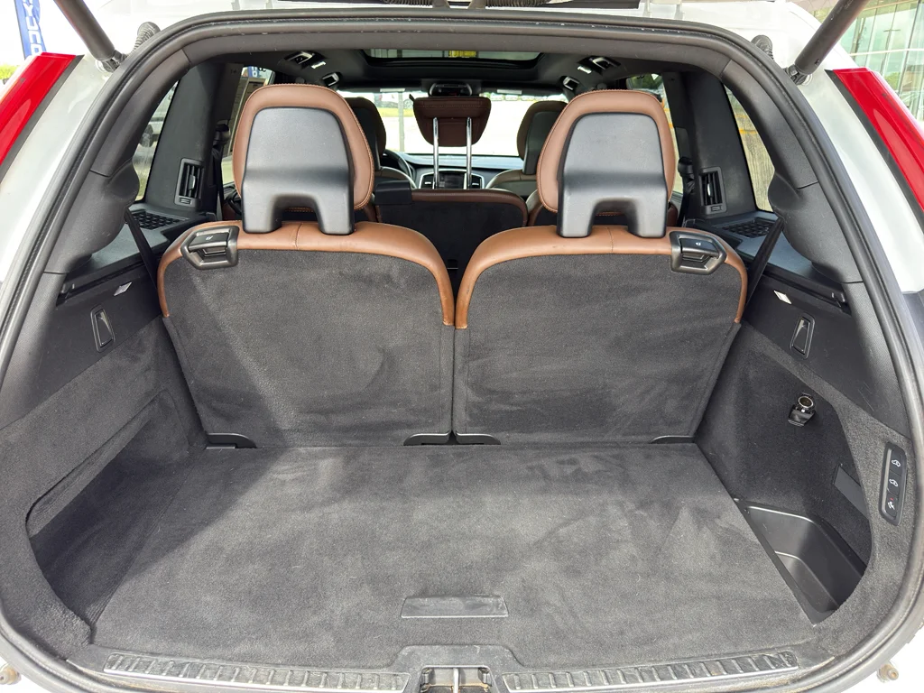 Used 2020 Crystal White Metallic Volvo Inscription image 28