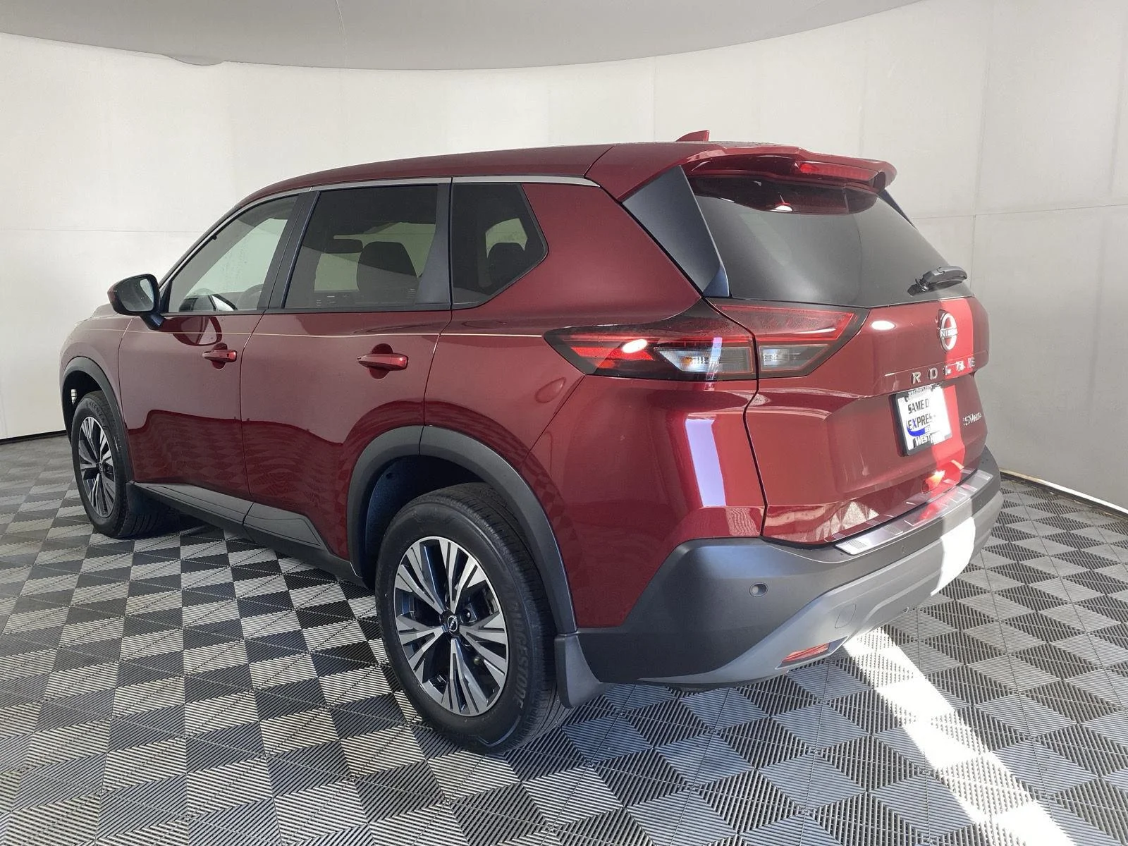 Used 2023 Scarlet Ember Tintcoat Nissan SV image 13