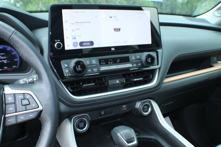 Certified Used 2024 Wind Chill Pearl Toyota Limited image 10