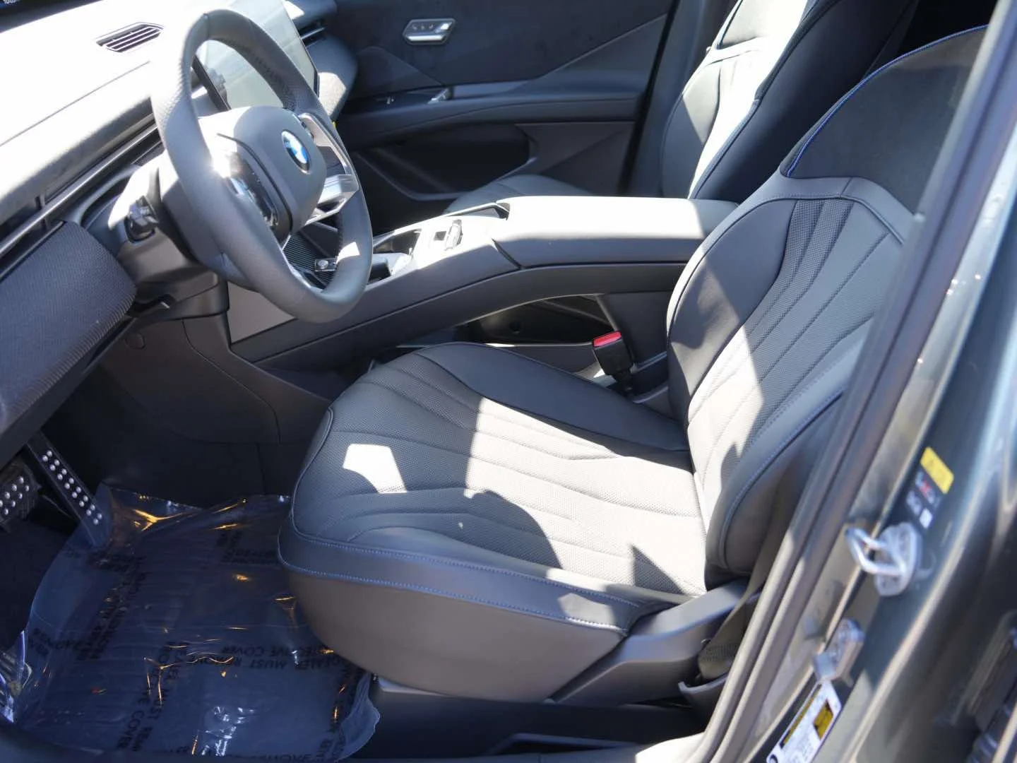 New 2027 Eucalyptus Green Metallic BMW 50 xDrive image 15