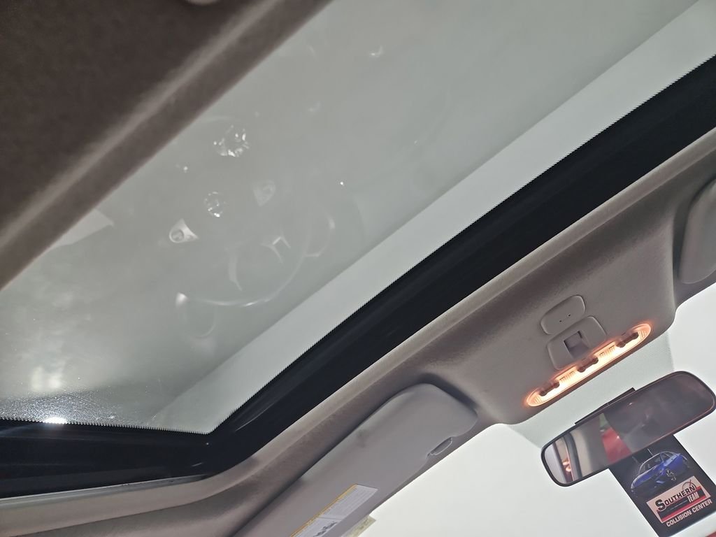 Used 2013 Red Nissan SL image 22
