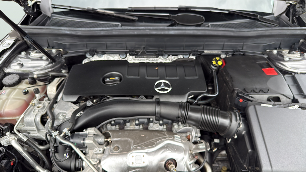Used 2022 Gray Mercedes-Benz GLB 250 image 23