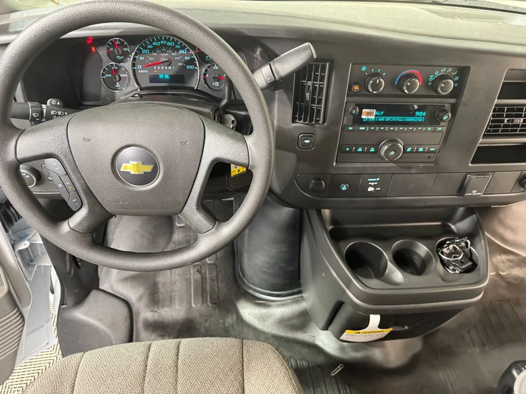 New 2026 Summit White Chevrolet WT image 10