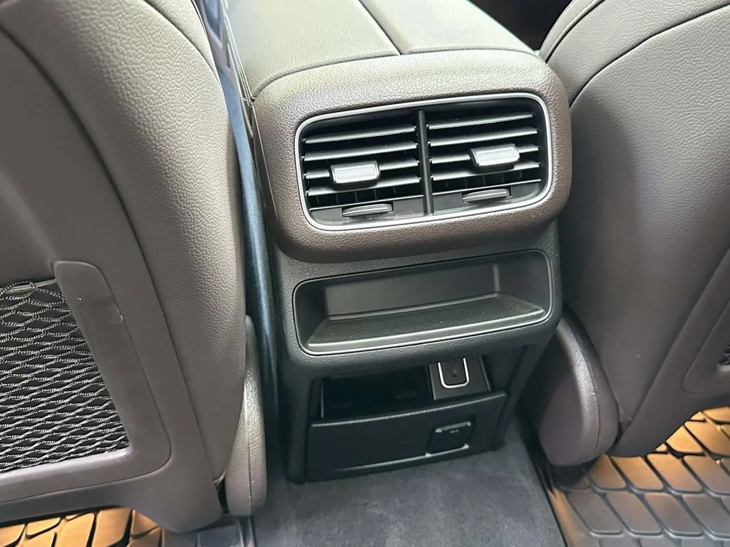 Used 2022 Black Mercedes-Benz 4MATIC® image 14
