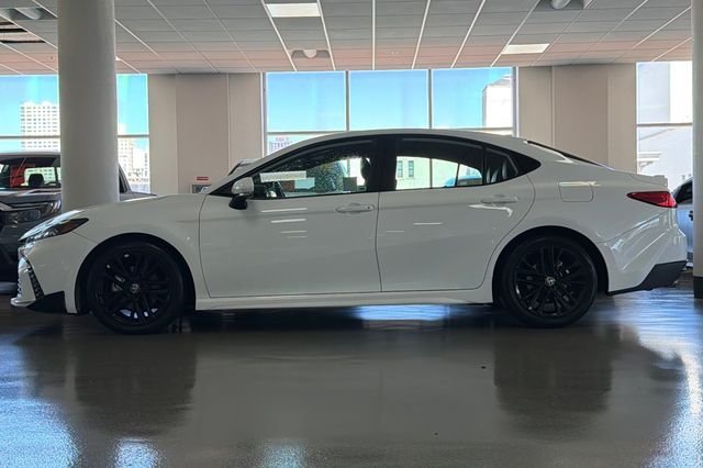 Used 2025 Ice Cap Toyota SE image 10