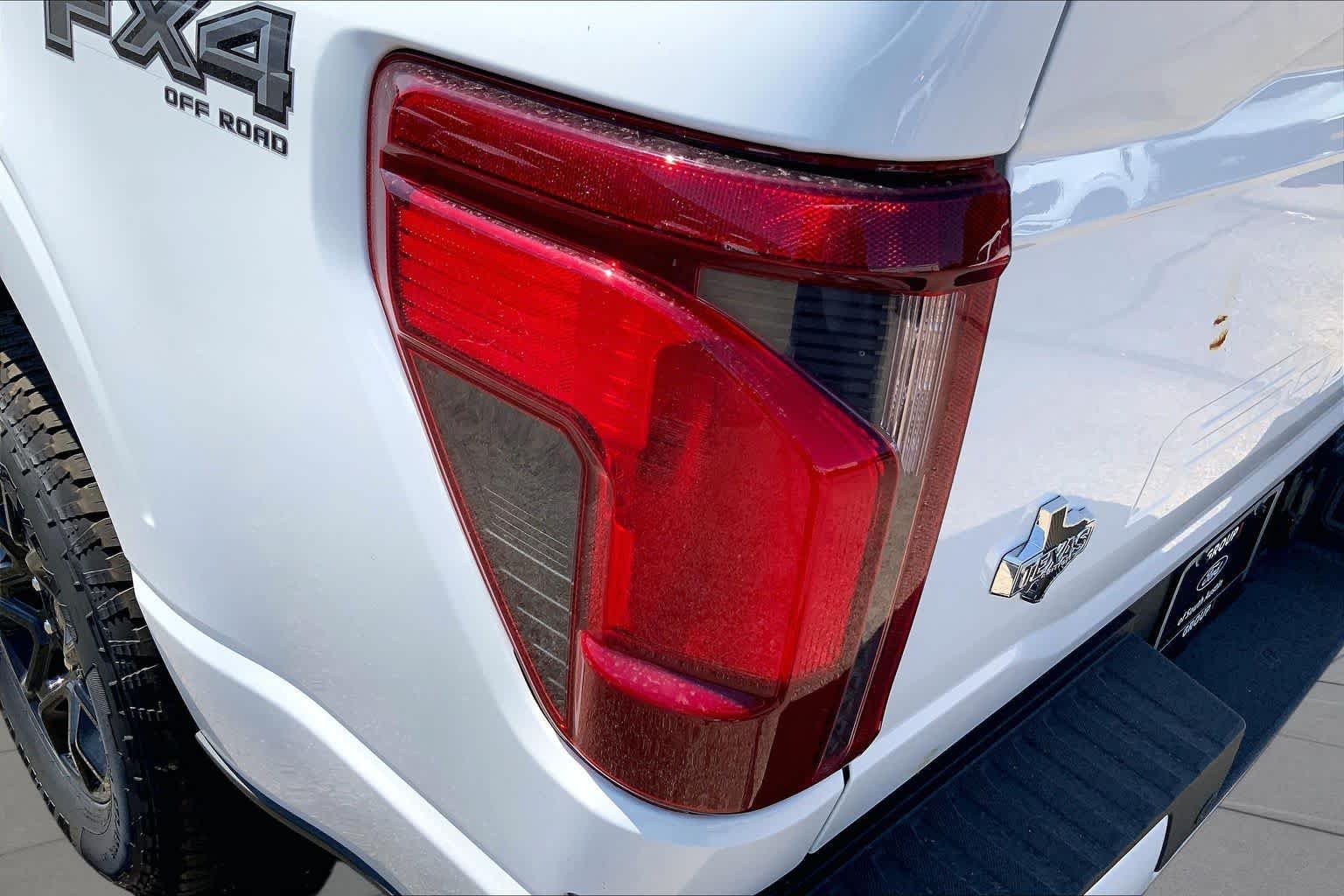 New 2026 Oxford White Ford XLT image 14