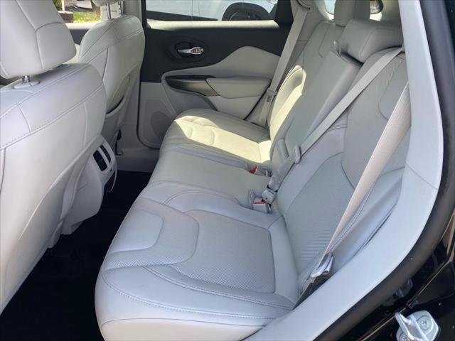 Used 2022 Diamond Black Crystal Pearlcoat Jeep Latitude Lux image 22