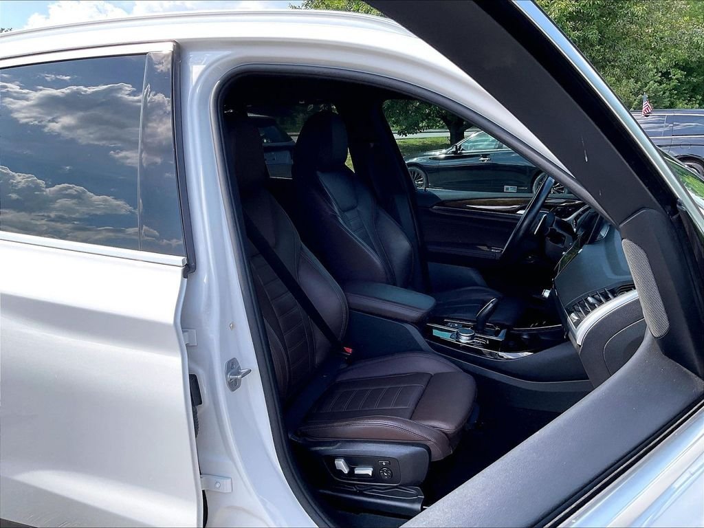 Used 2021 White BMW xDrive30i image 11