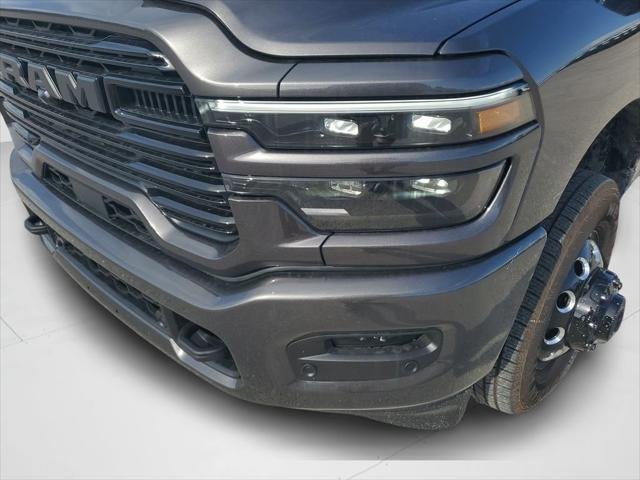 New 2026 Granite Crystal Metallic Clear-Coat Exterior Paint RAM LARAMIE image 24