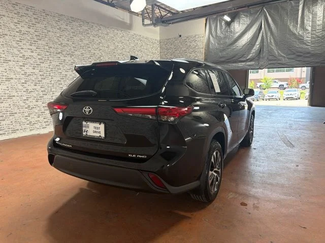 Used 2021 Black Toyota XLE image 7