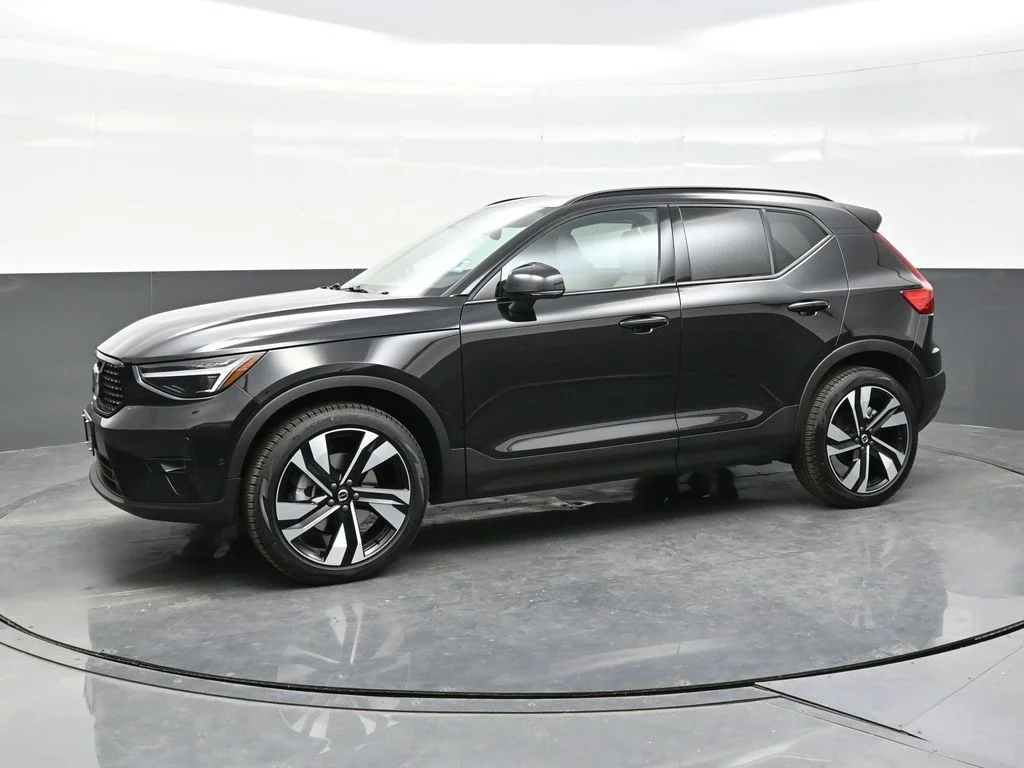 Certified Used 2025 Onyx Black Volvo Ultra image 3