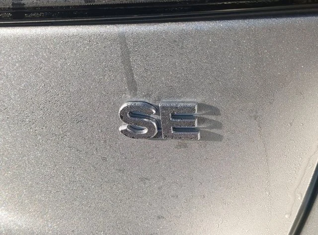 New 2027 Silver Mitsubishi SE image 13