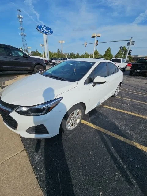 Used 2019 Summit White Chevrolet LT image 2