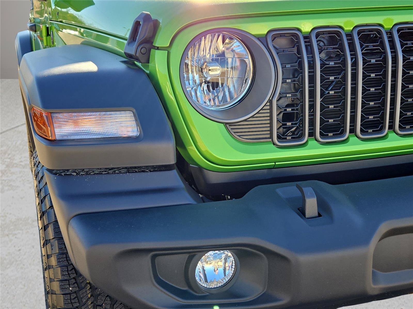 New 2026 Mojito Clearcoat Jeep Sport S image 3