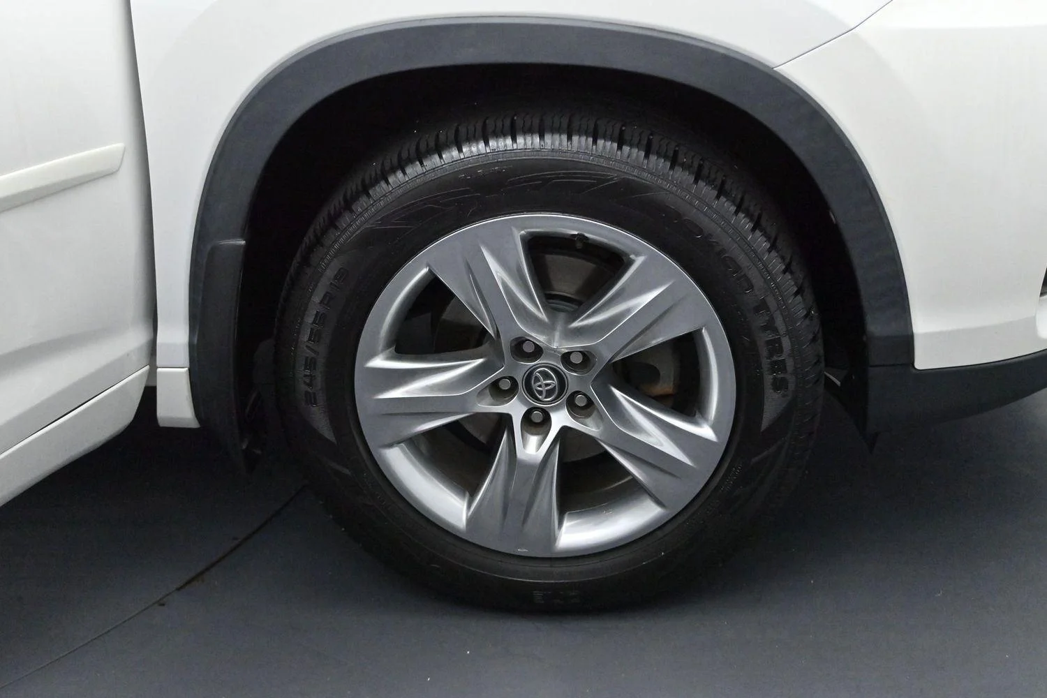 Used 2017 Blizzard Pearl Toyota Limited image 40