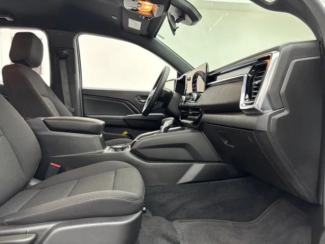Used 2025 Summit White GMC Elevation image 31
