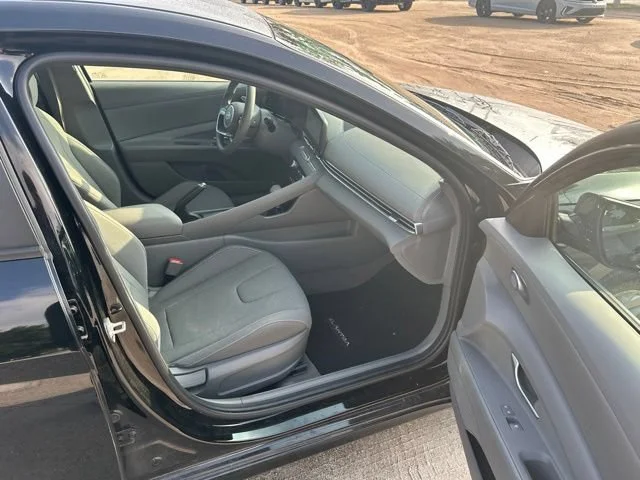 Used 2024 Abyss Black Hyundai SEL image 9