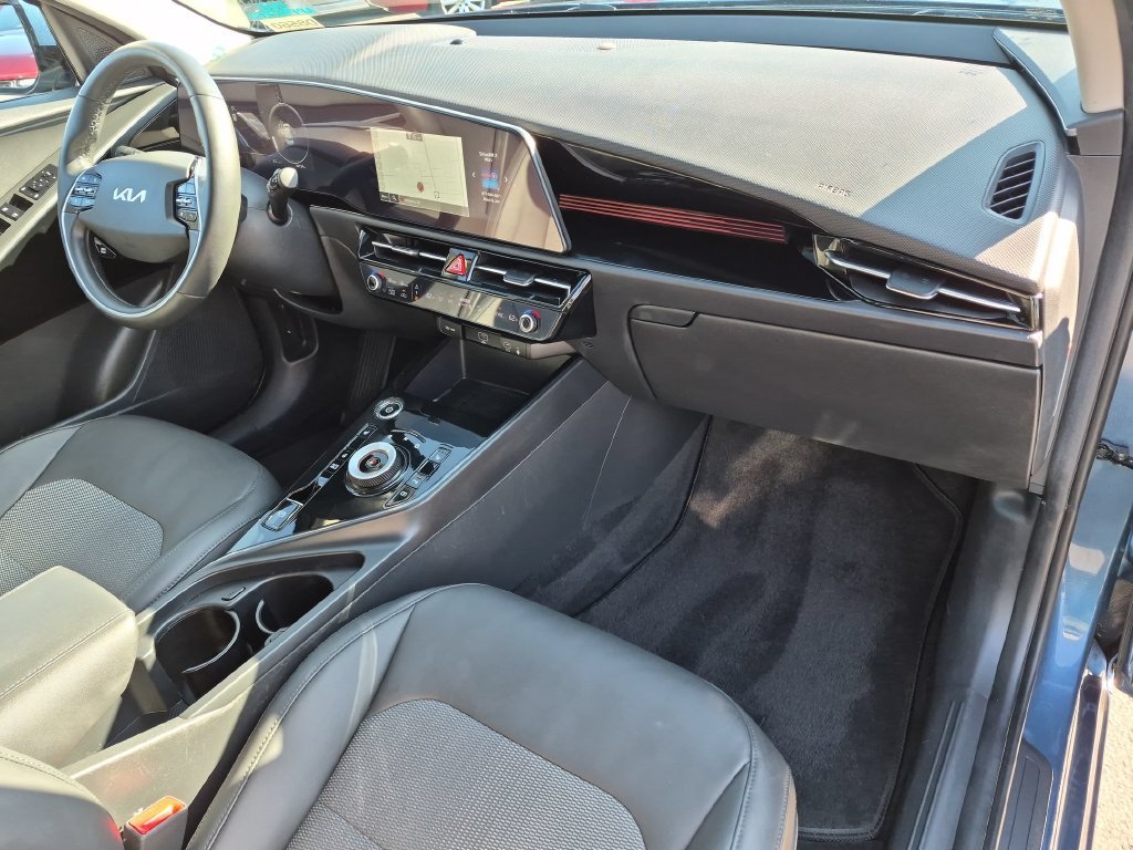 Used 2023 Blue Kia Wind image 29