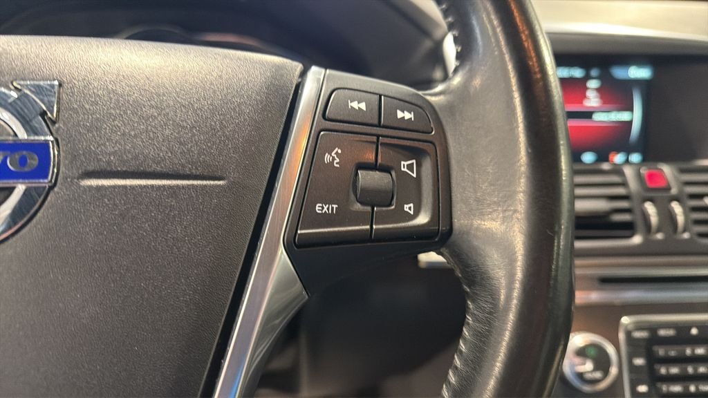 Used 2016 White Volvo T6 image 22