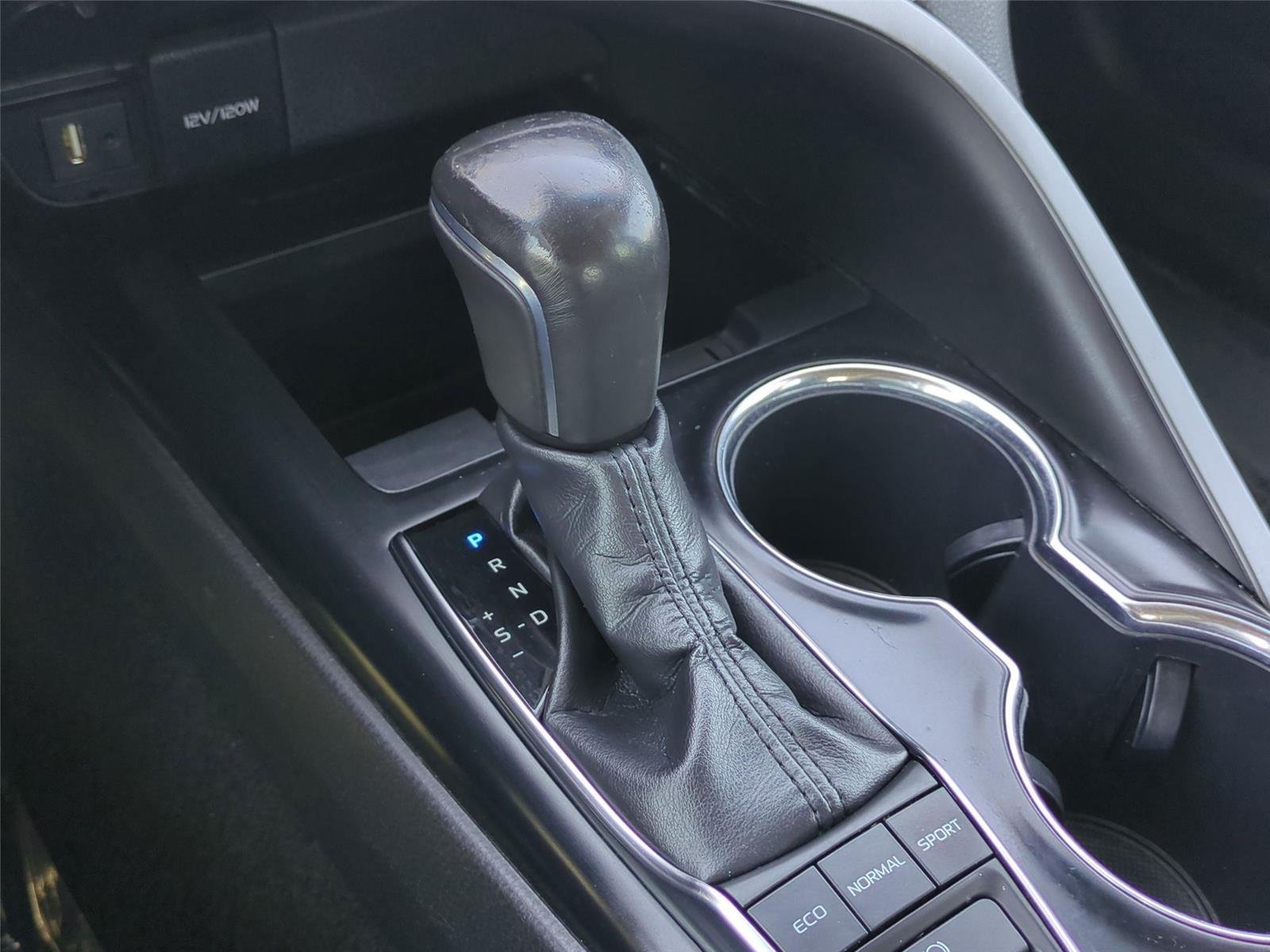 Used 2019 Blue Streak/Midnight Black Metallic Toyota XSE image 29