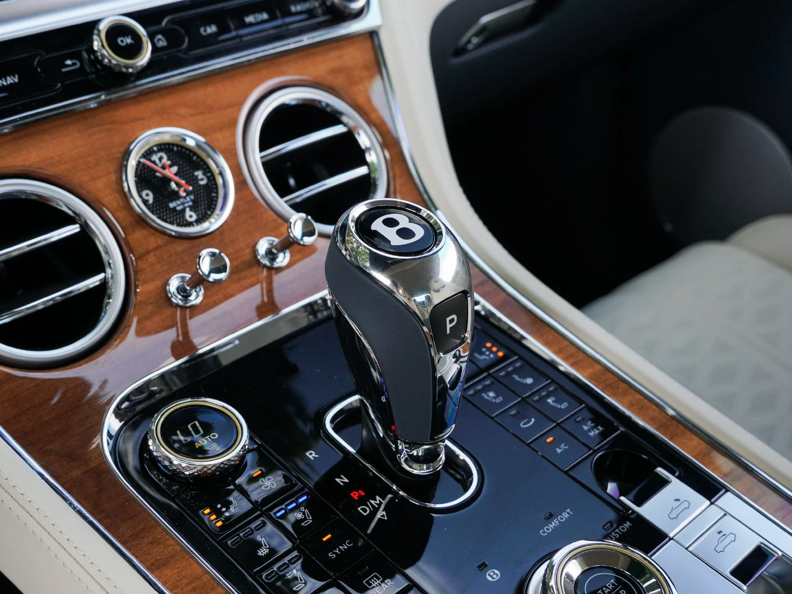 New 2026 Dark Sapphire Bentley GTC S image 15
