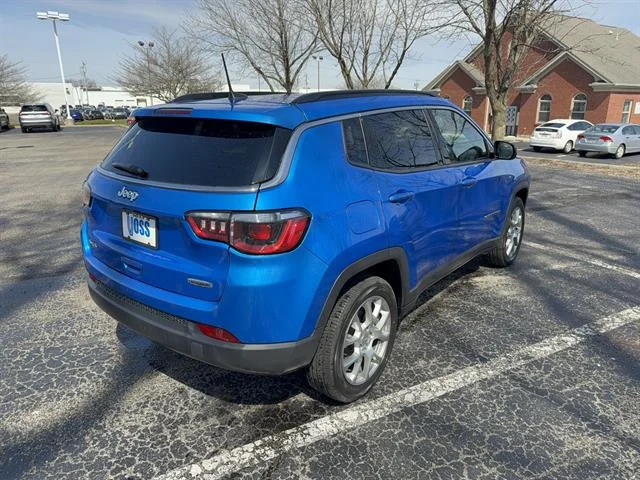 Used 2022 Laser Blue Pearl Coat Jeep Latitude Lux image 3