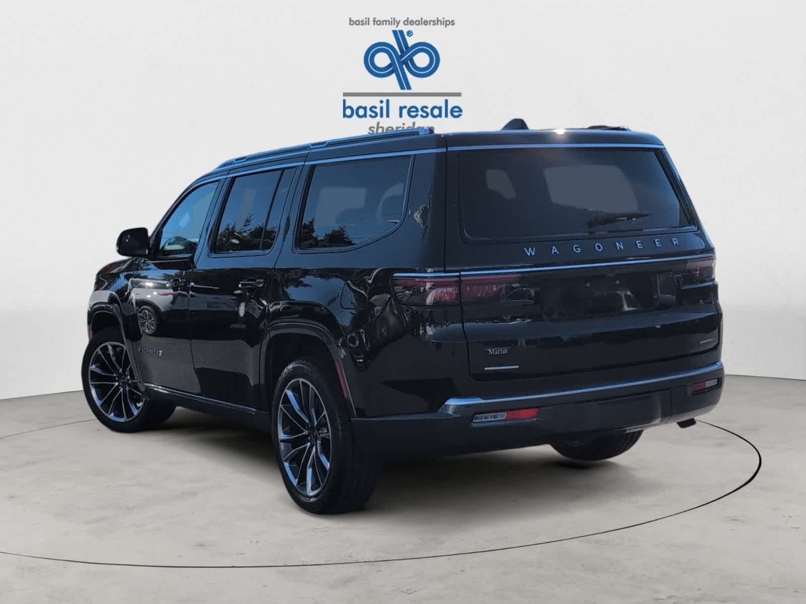Used 2022 Diamond Black Crystal Pearlcoat Jeep Series III image 5