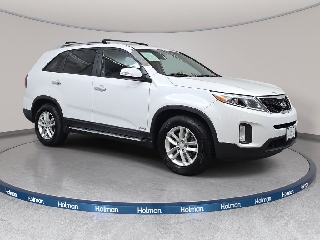 Used 2015 Snow White Pearl Kia LX image 4