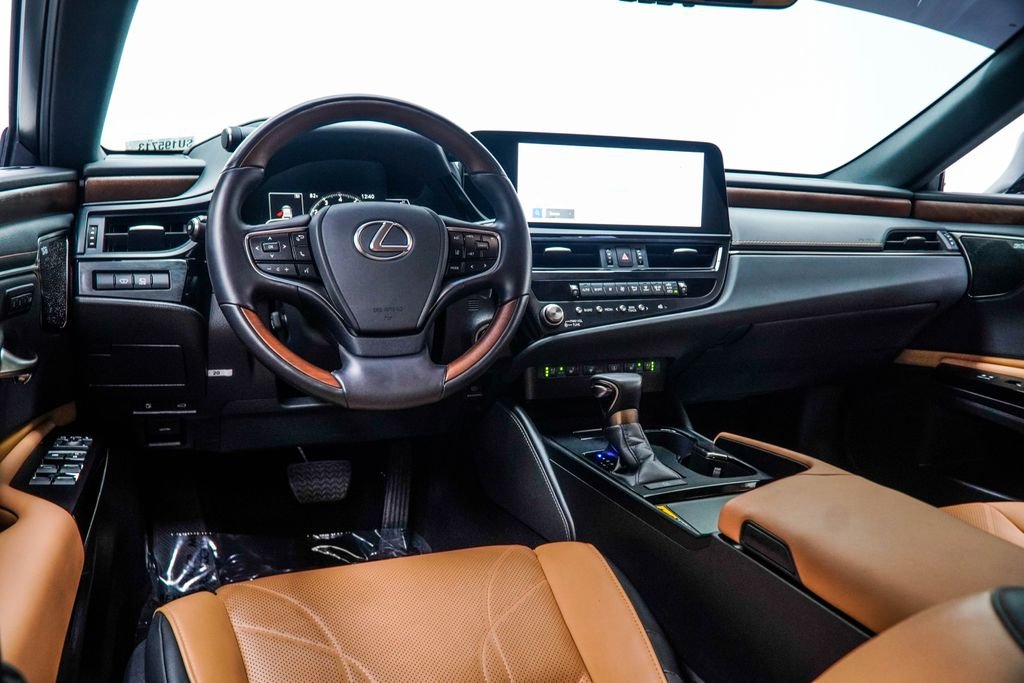 Used 2025 Silver Lexus 350 Ultra Luxury image 16