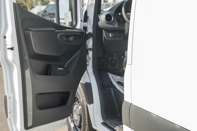 New 2026 Arctic White Mercedes-Benz Cargo 144 WB image 77
