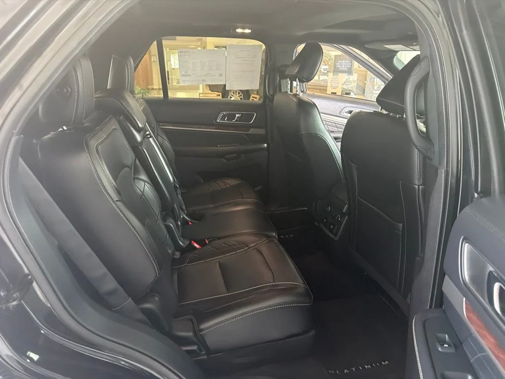 Used 2019 Black Metallic Ford Platinum image 9