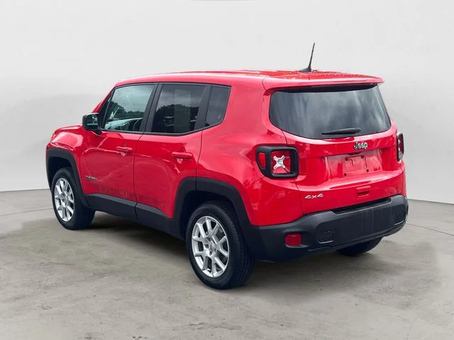 Used 2023 Red Jeep Latitude image 3