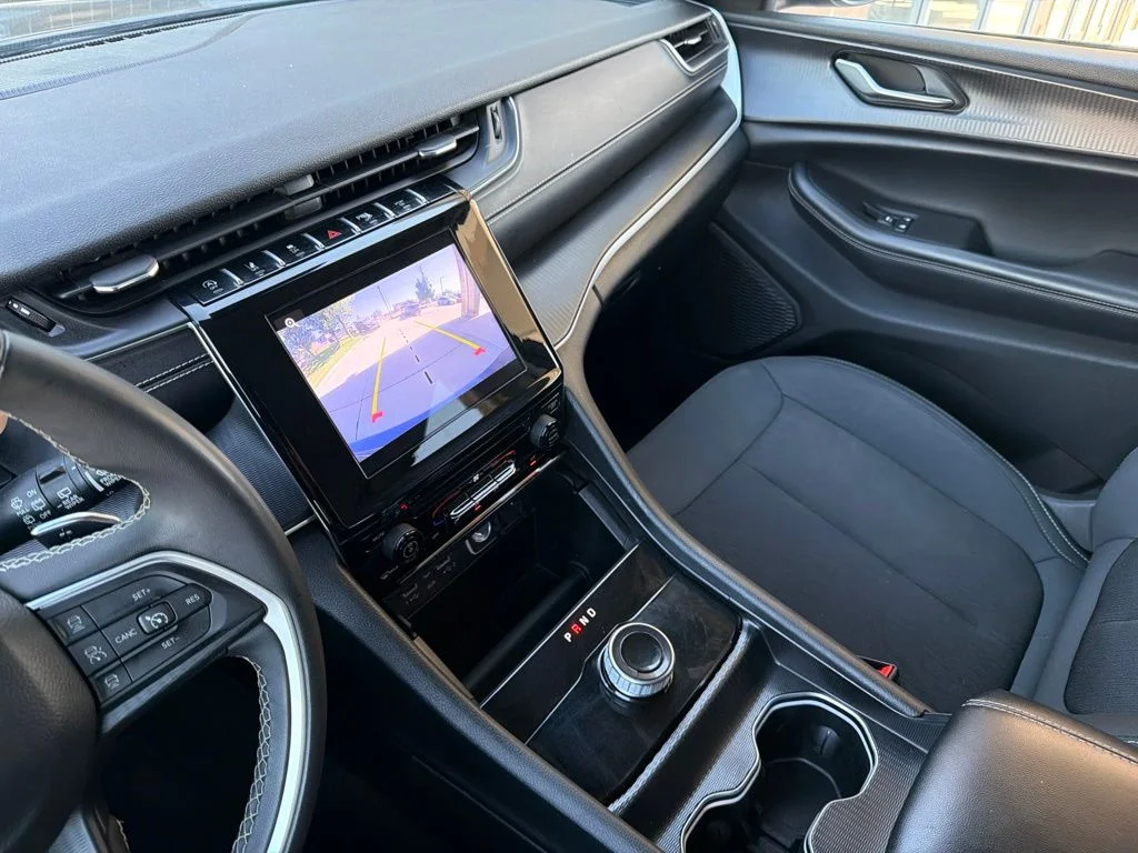 Used 2024 Gray Jeep Laredo image 15