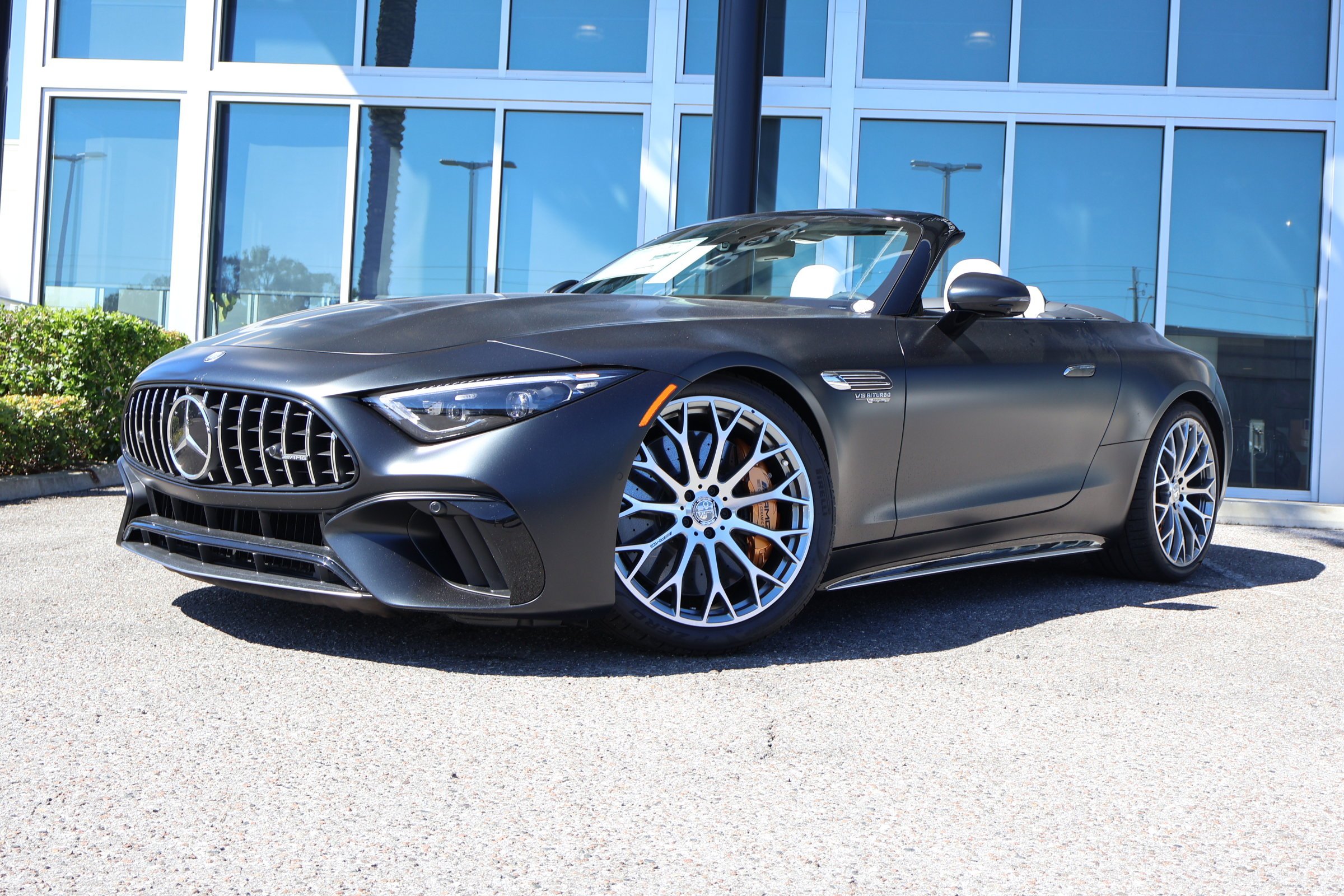 New 2026 MANUFAKTUR Night Black Magno Mercedes-Benz AMG® SL 63 S E Performance image 3