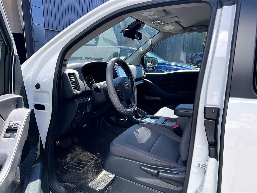 Used 2022 White Nissan S image 7