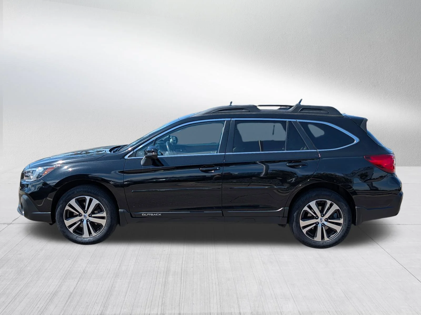 Used 2018 Crystal Black Silica Subaru Limited image 4