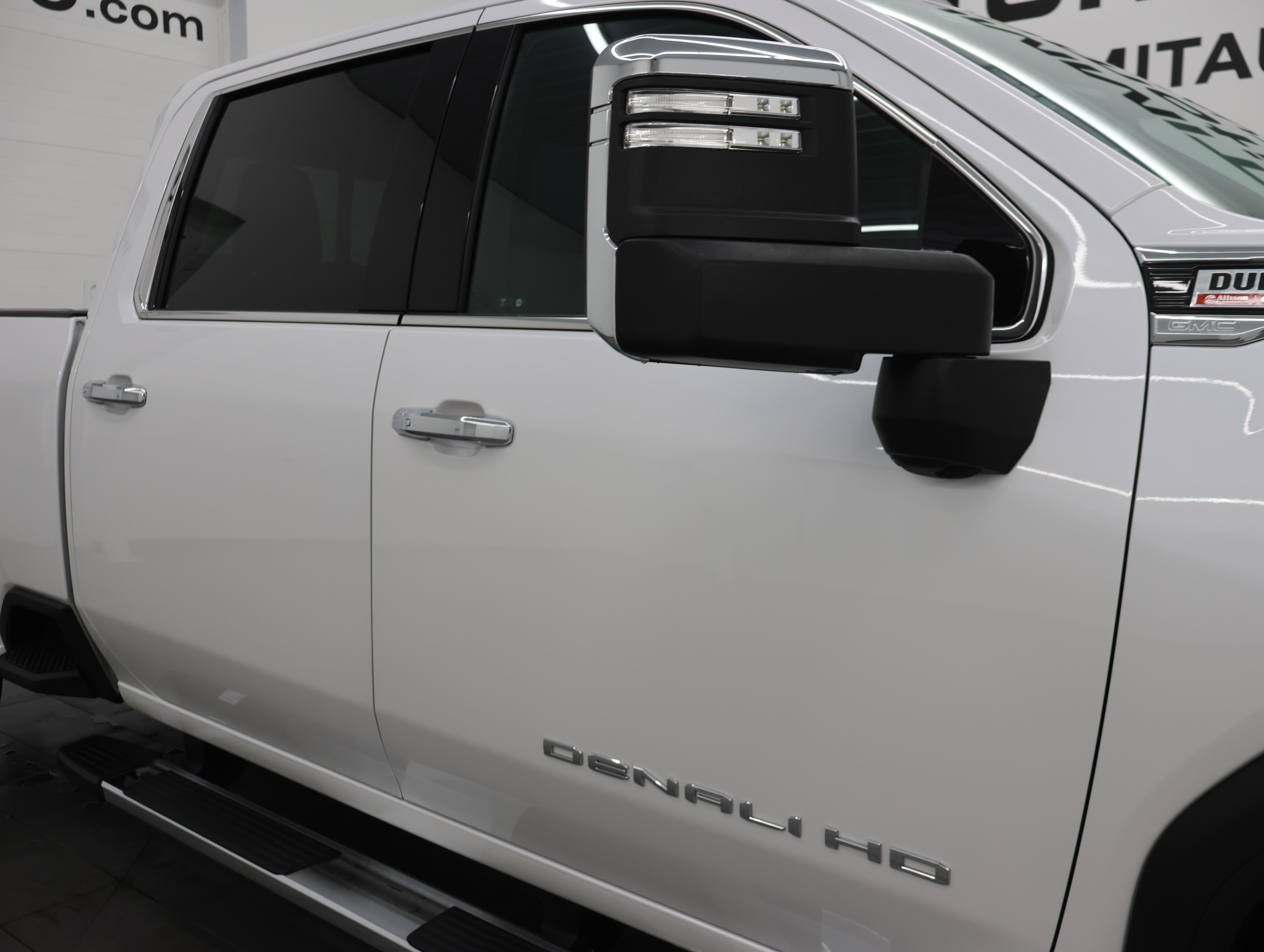 Used 2022 White Frost Tricoat GMC 4x4 Crew Cab Denali DRW: CREW-LONG-DRW-DENALI ULTIMATE-NAV-MOON-360 CAM-DIESEL-1 OWNER image 30
