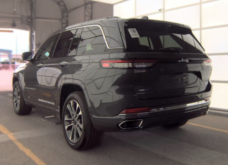 Used 2023 Gray Jeep Overland 4xe image 3