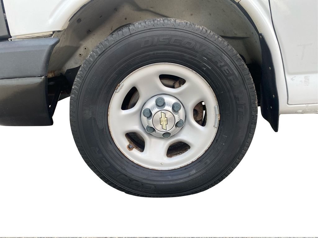 Used 2007 White Chevrolet Work Van image 5