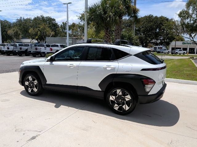 Used 2024 White Hyundai SEL image 12