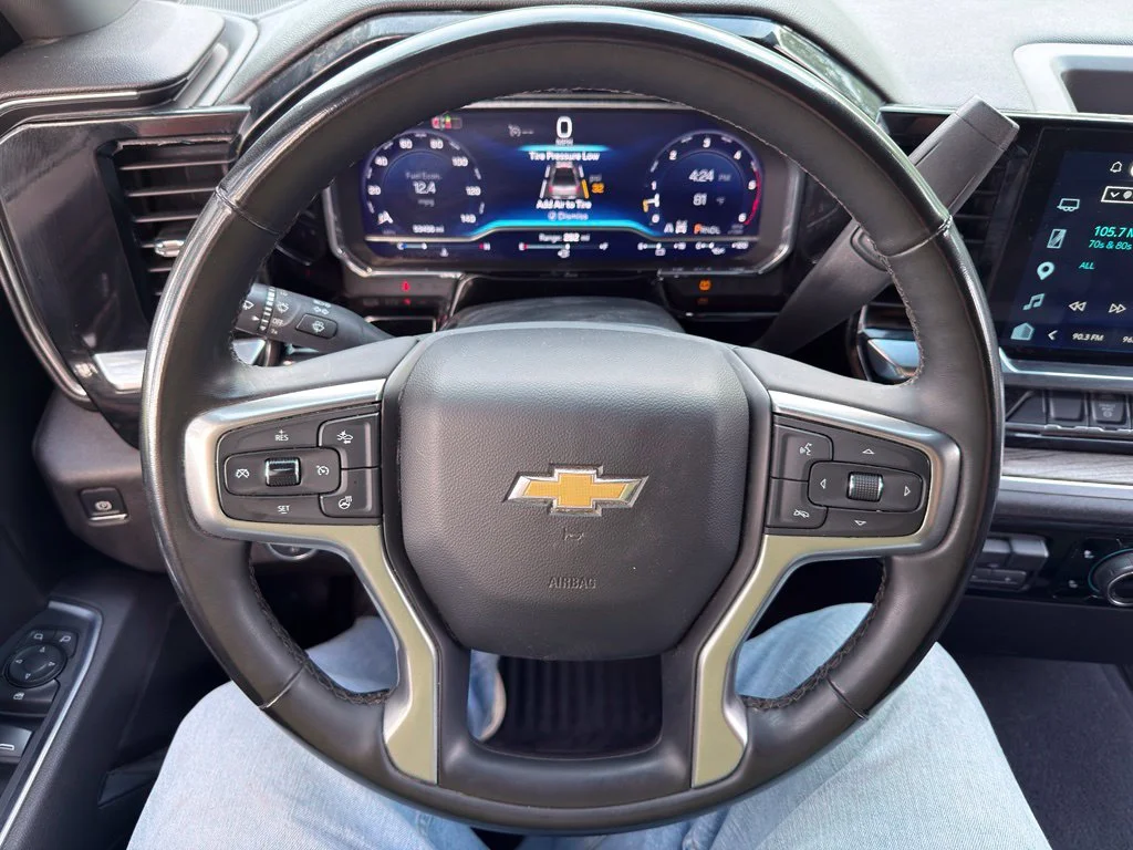 Used 2025 White Chevrolet LT image 30