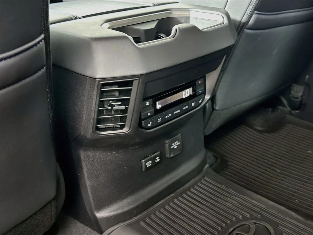 New 2026 Wind Chill Pearl Toyota Platinum image 25
